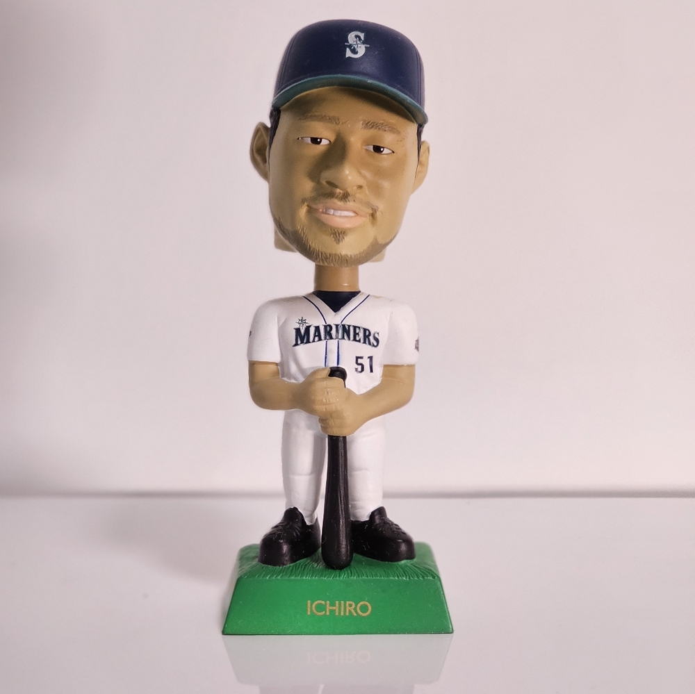 Ichiro Suzuki 2001 Seattle Mariners Bobblehead Figurine